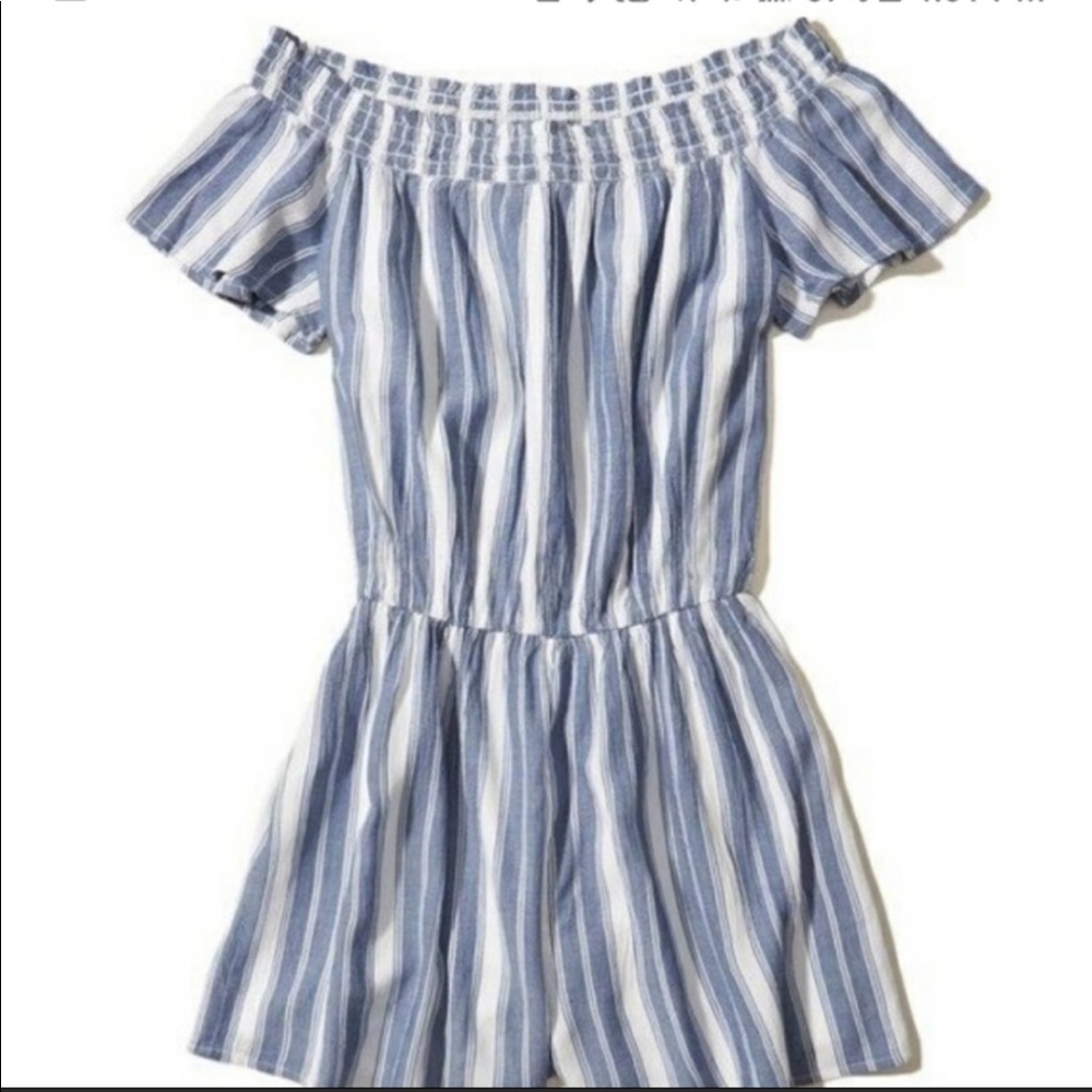 🦋 Hollister Off-The-Shoulder Striped Romper 🦋